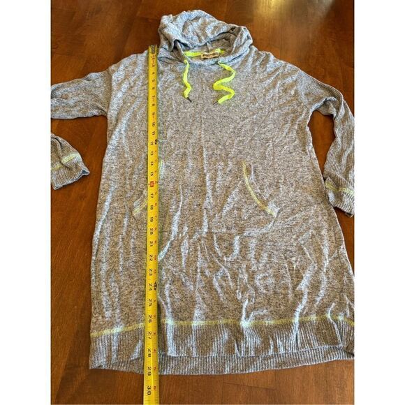 Woman’s inspired hearts, light knit hoodie - Picture 4 of 5